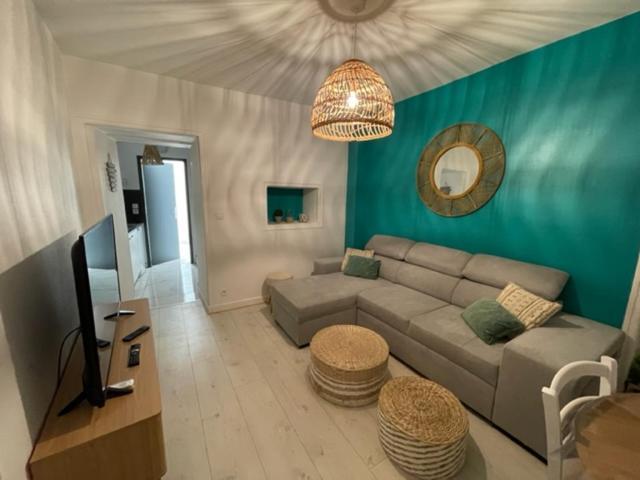 Le Petit Pelet: Historic Centre Retreat with Wi-Fi and Netflix Apartment Niort Exterior photo